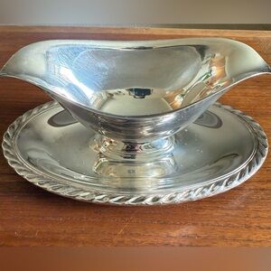 Rogers Silver plate Gravy Boat with Tray